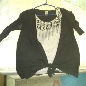 Black and gray sequenced 3/4 sleeve top